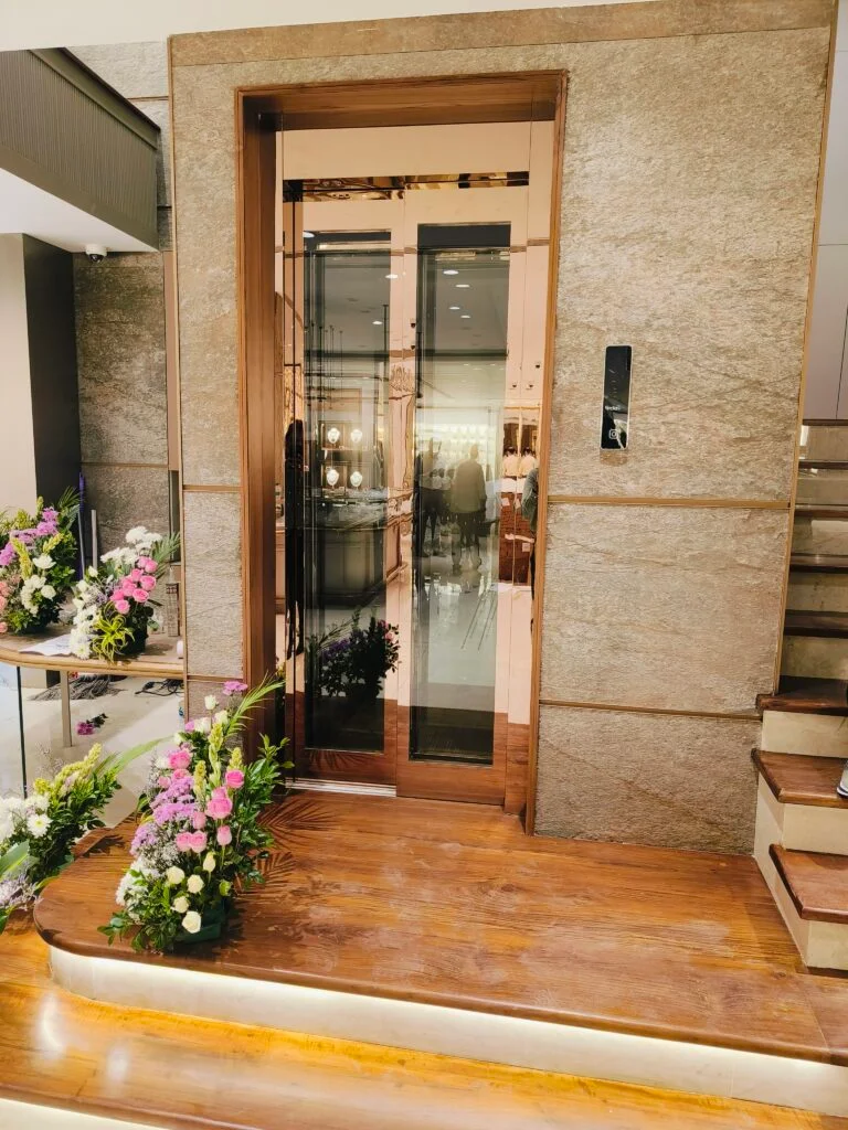 Retail Showroom Lift